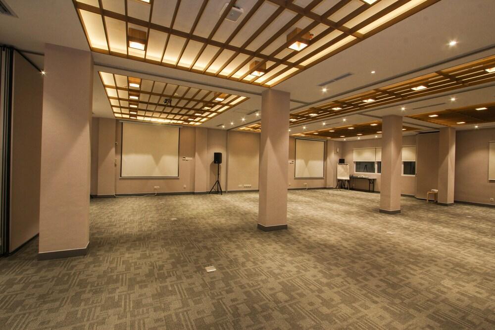 Kuretakeso Kemang Hotel Jakarta Exterior photo