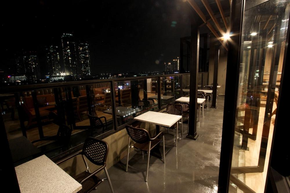 Kuretakeso Kemang Hotel Jakarta Exterior photo