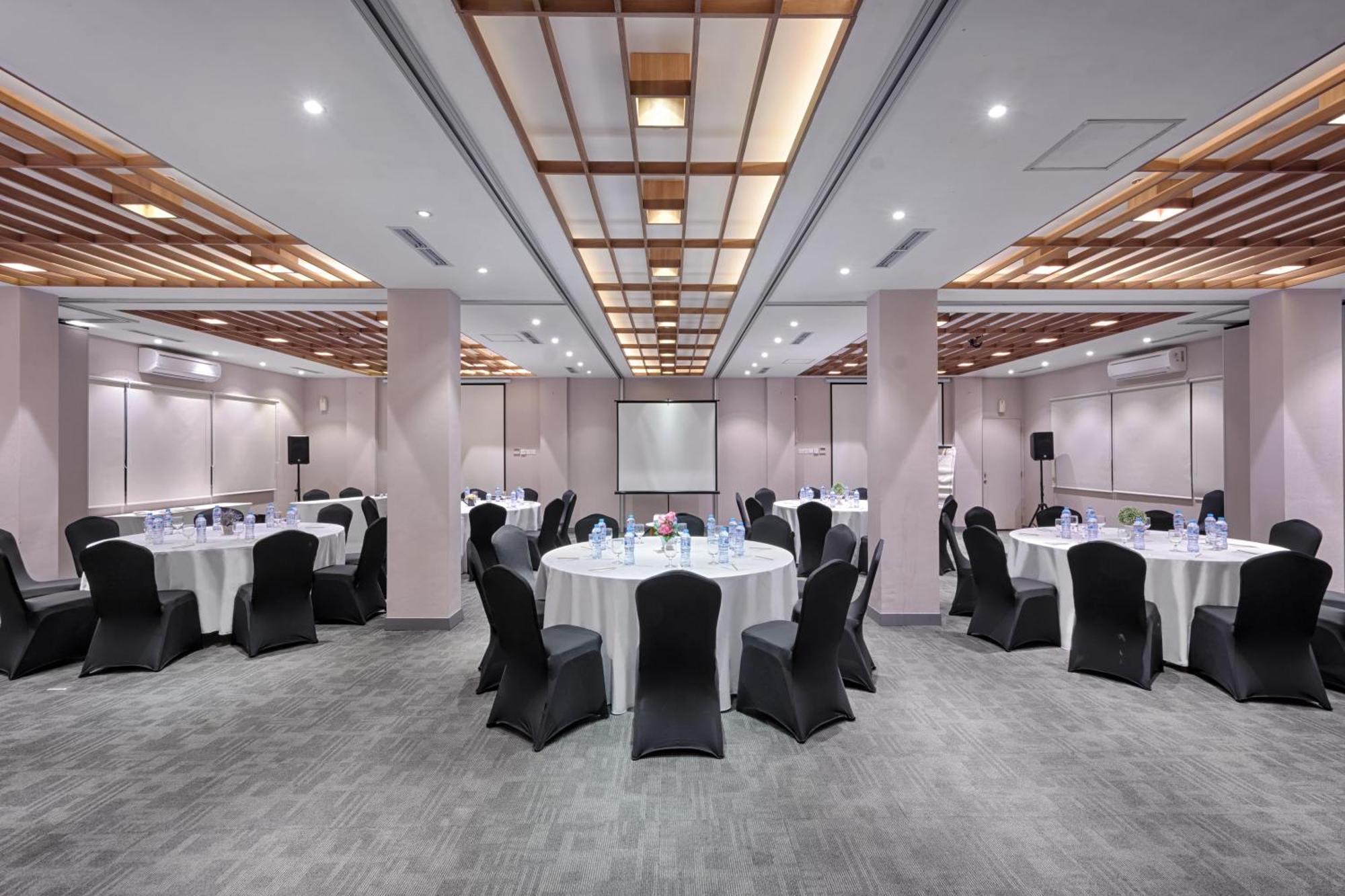 Kuretakeso Kemang Hotel Jakarta Exterior photo